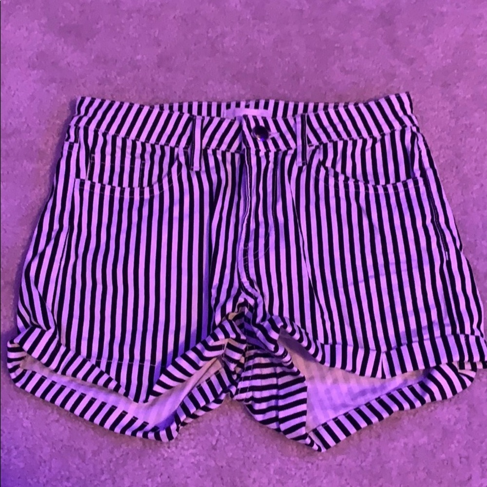 Black and white stripped h and m Jean shorts